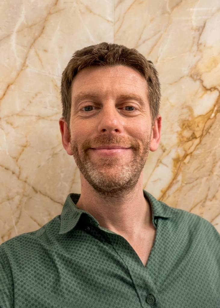 Dr. Alejandro Calb